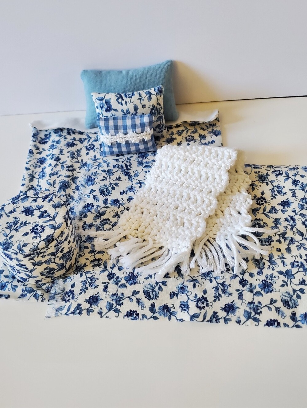 Miniature Dollhouse 1:12 Scale Blue Floral Bed Bedding Set Maileg - Picture 3 of 6